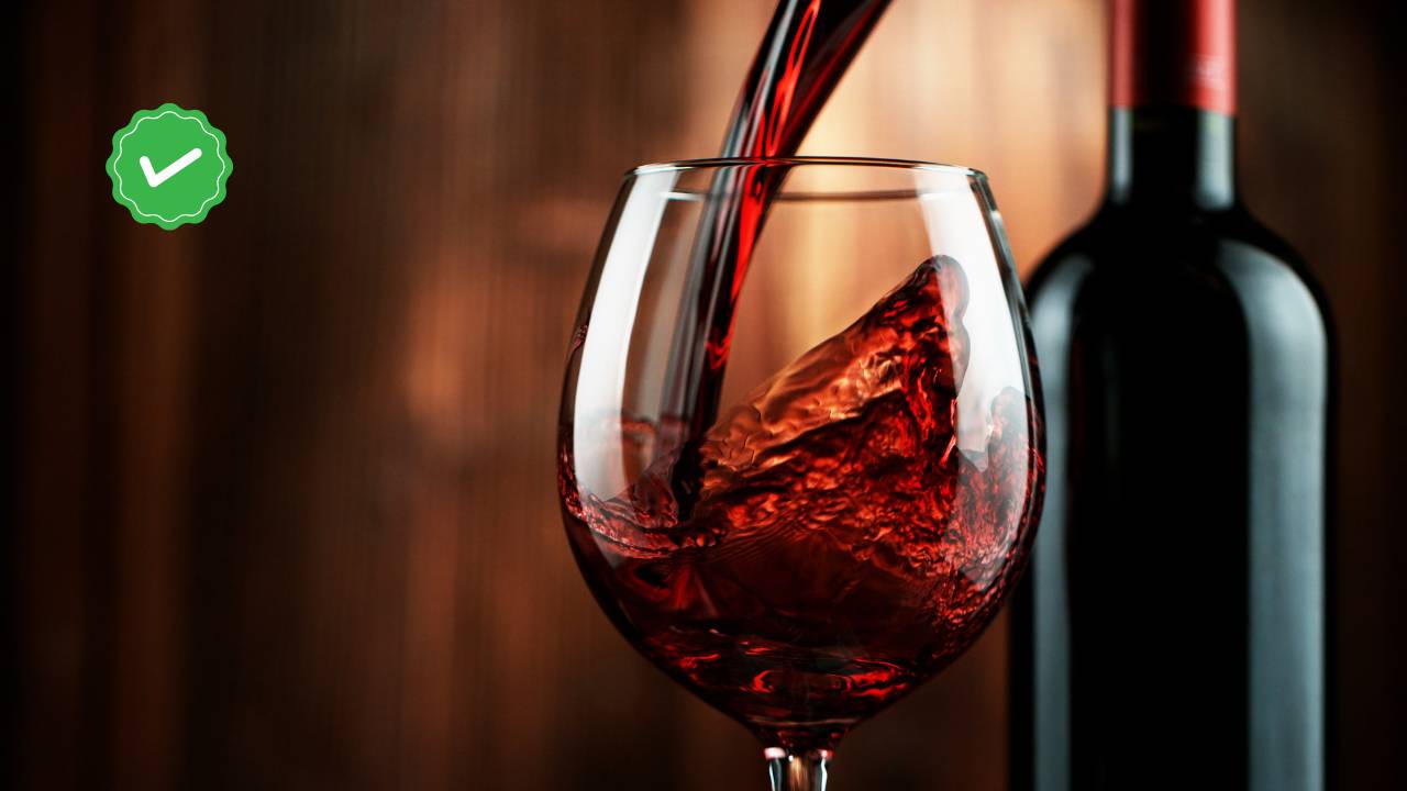 6 vinhos tintos suaves que você precisa experimentar em 2024, a partir de R$ 15