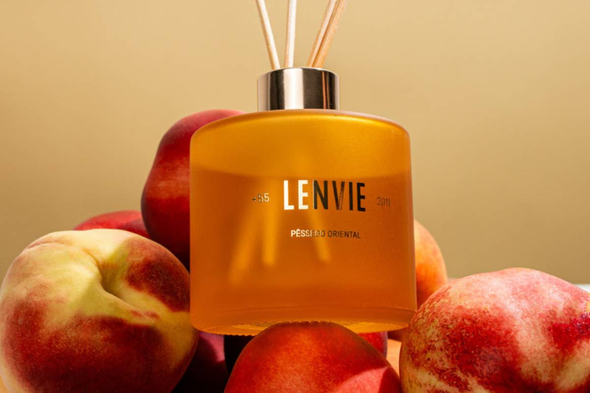 LENVIE anuncia novo perfume frutado floral_ Pêssego Oriental